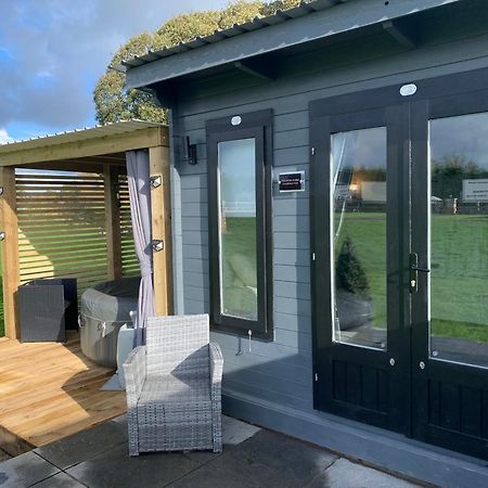 Dolafon Farm Luxury Glamping Cabin With Hot Tub St Asaph Bagian luar foto