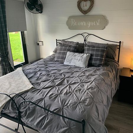 Dolafon Farm Luxury Glamping Cabin With Hot Tub St Asaph Bagian luar foto