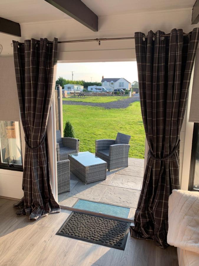 Dolafon Farm Luxury Glamping Cabin With Hot Tub St Asaph Bagian luar foto