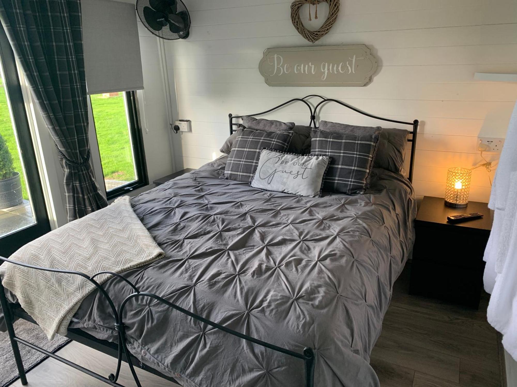 Dolafon Farm Luxury Glamping Cabin With Hot Tub St Asaph Bagian luar foto